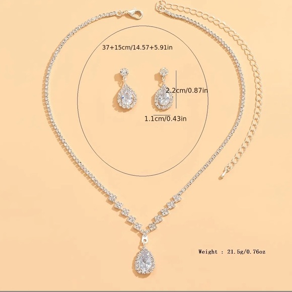 🎁4 for $50🎁 minimalist Rhinestone necklace and earrings set - Picture 3 of 5